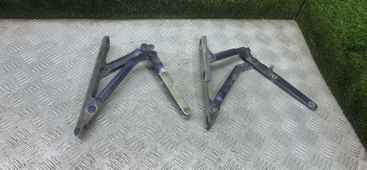 петля крышки багажника Alfa Romeo 156 1 поколение 1999, 2.0 л., бензин, МКПП, седан - фото №1