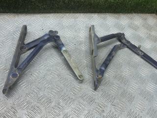 петля крышки багажника Alfa Romeo 156 1 поколение 1999, 2.0 л., бензин, МКПП, седан