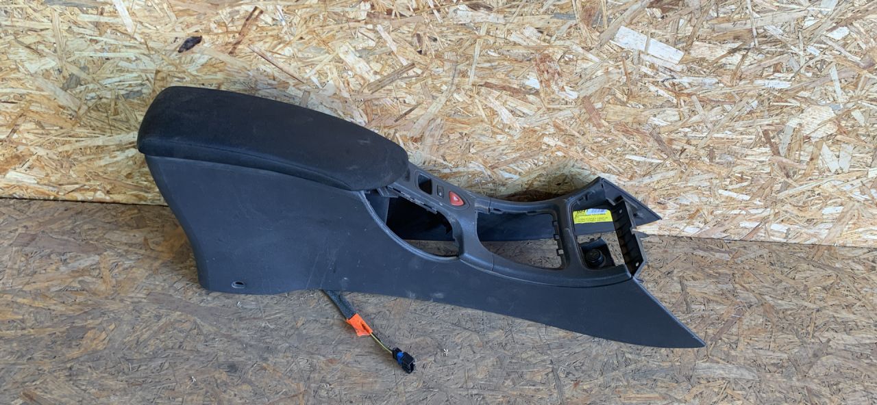 консоль салона Renault Laguna 2 поколение 2002, 1.9 л., DCi, дизель, 6МКПП, хетчбэк 5 дв., 8200203609 - фото №1