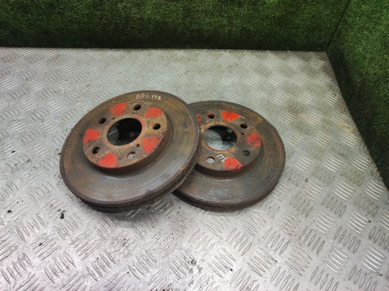 диск тормозной передний Toyota Picnic 1 поколение XM10 2000, 2.2 л., дизель, МКПП, минивэн - фото №1