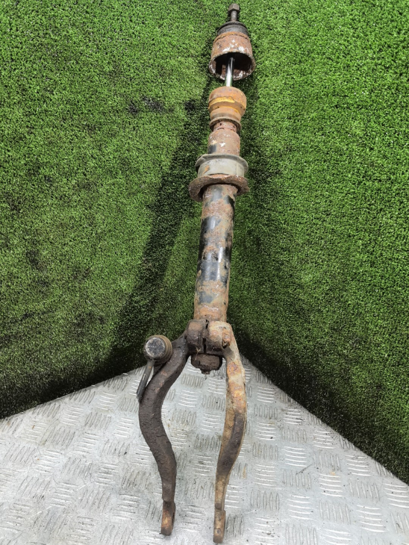 амортизатор передний левый Mitsubishi Galant 7 поколение 1995, 1.8 л., бензин, МКПП, седан - фото №1