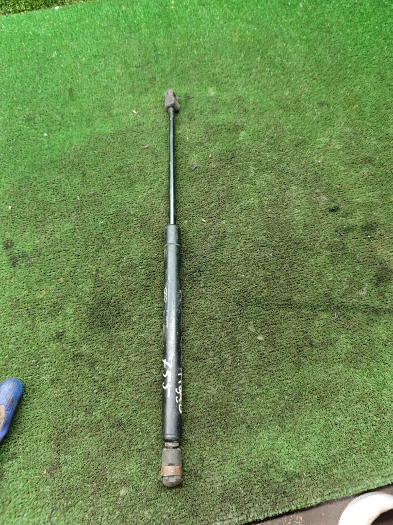 амортизатор капота Chery Tiggo (T11) 1 поколение 2007, 1.8 л., бензин, МКПП, внедорожник 5 дв. - фото №1