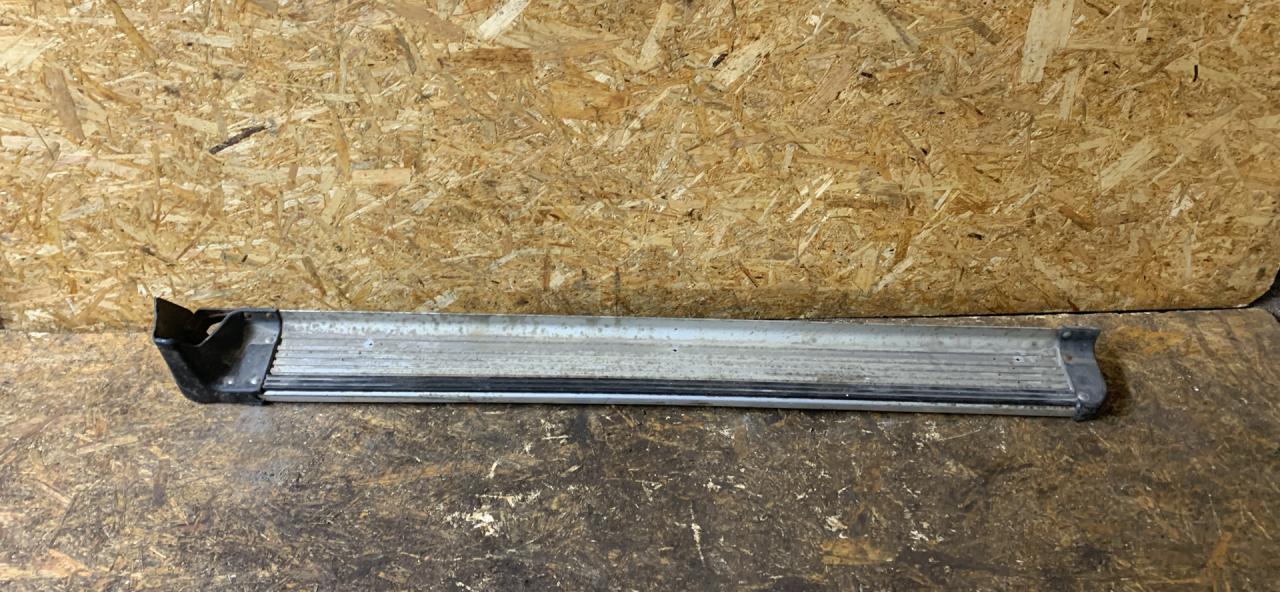 подножка Mitsubishi Pajero 2 поколение 1996, 3.0 л., 6G72 (SOHC 12V), бензин, АКПП, внедорожник 5 дв. - фото №1