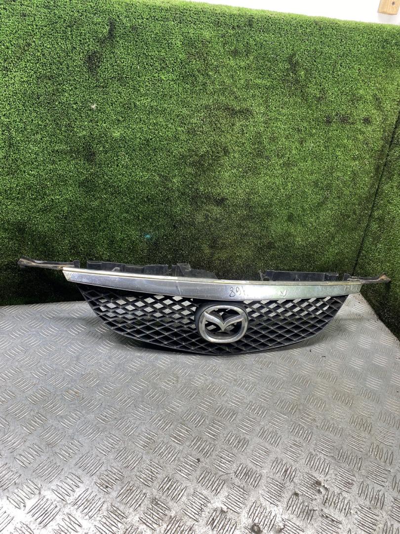 решетка радиатора Mazda Premacy 1 поколение 2000, 2.0 л., дизель, МКПП, минивэн - фото №1