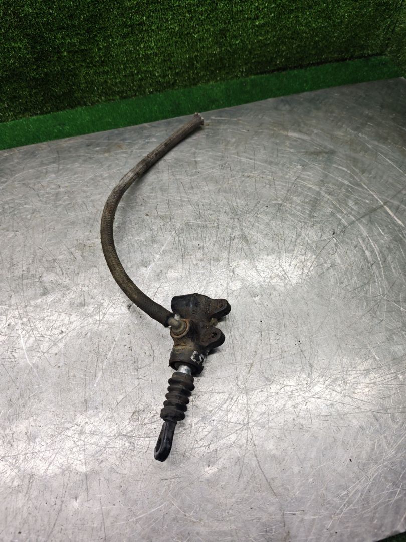 цилиндр сцепления главный Volkswagen Transporter T4 2000, 2.4 л., дизель, МКПП, микроавтобус, полный привод - фото №1