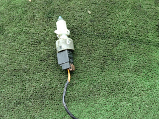 Датчик педали тормоза (лягушка) Fiat Punto 2 поколение 2000, 1.2 л., бензин, МКПП, хетчбэк 5 дв.