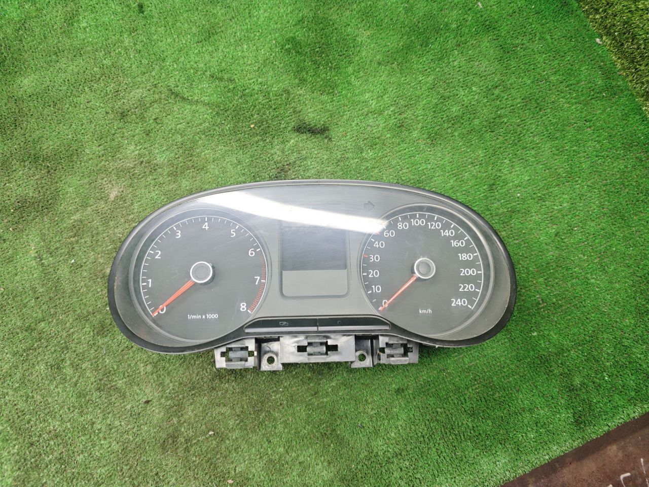 щиток приборов (приборная панель) Volkswagen Polo Sedan 1 поколение 2015, 1.6 л., МКПП, седан, 6RU920860B - фото №1