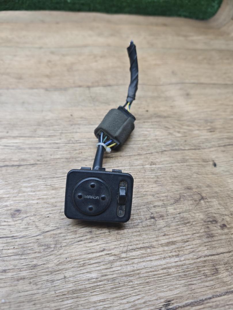 джойстик регулировки зеркал Hyundai Galloper 2 поколение 1998, 2.5 л., дизель, МКПП, внедорожник 5 дв. - фото №1