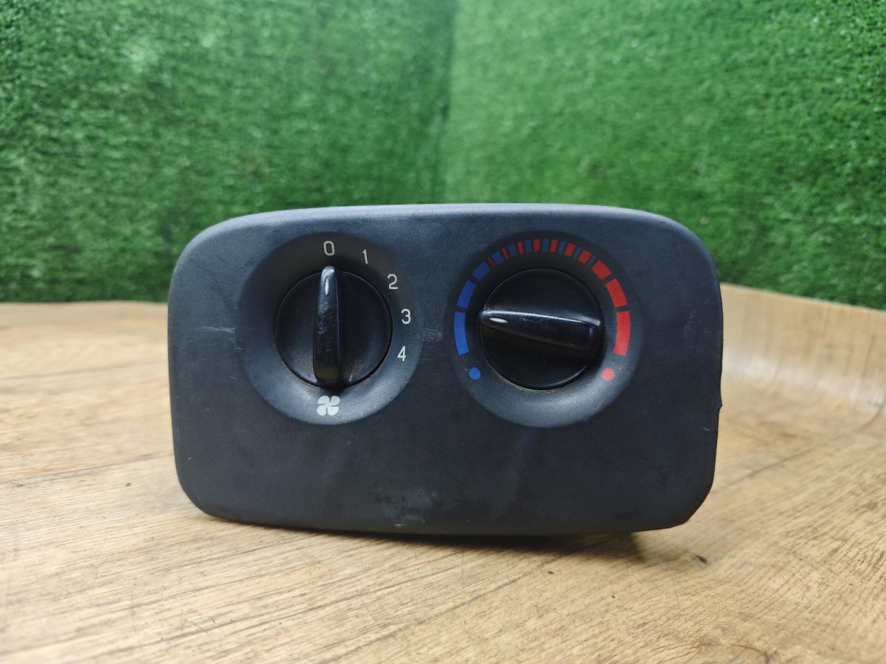 блок управления печки / климат-контроля Ford Transit 4 поколение 1991, 2.5 л., дизель, МКПП, микроавтобус - фото №1