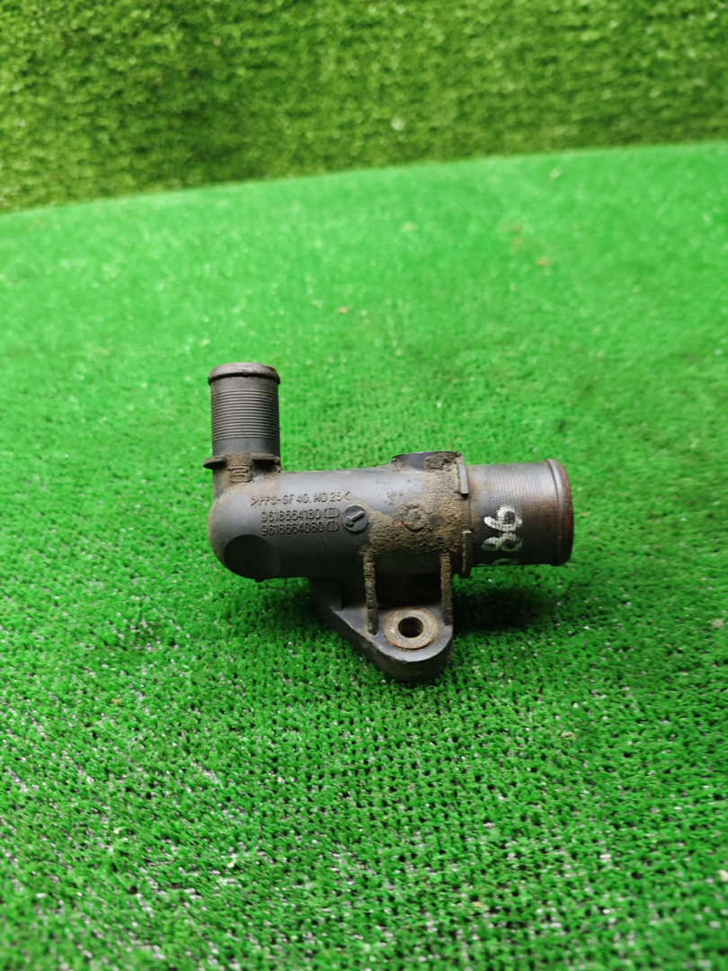 фланец (тройник) системы охлаждения Citroen Xsara 1 поколение 1998, 1.8 л., бензин, МКПП, хетчбэк 5 дв., 9618664180, 9618684080 - фото №1