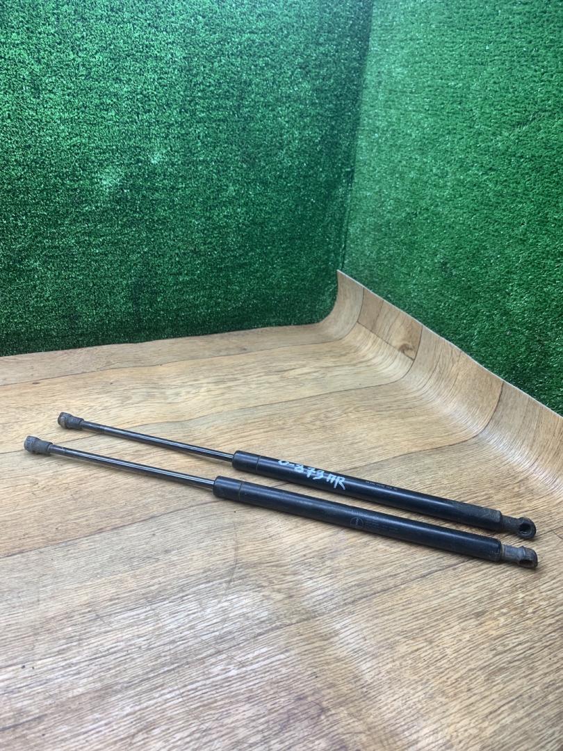 амортизатор капота Citroen Xsara 1 поколение 1999, 1.8 л., LFY (XU7JP4), бензин, МКПП, универсал - фото №1