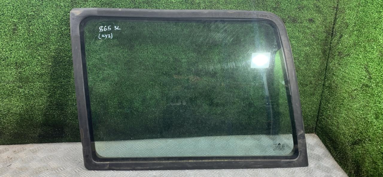 стекло кузовное боковое левое Hyundai Galloper 2 поколение 1998, 2.5 л., D4BF, дизель, МКПП, внедорожник 5 дв. - фото №1