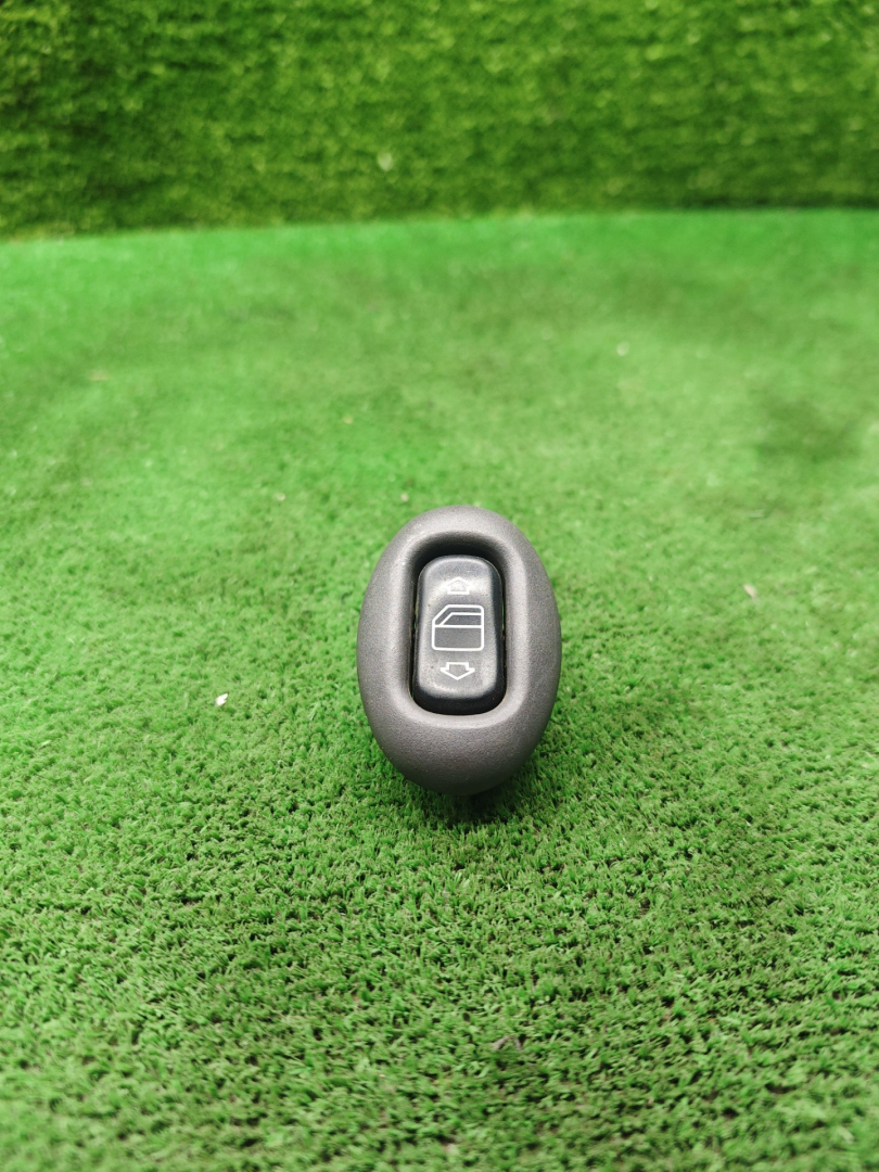 кнопка стеклоподъемника двери задней левой Mercedes-Benz A-Класс W168 2000, 1.6 л., бензин, МКПП, хетчбэк 5 дв. - фото №1