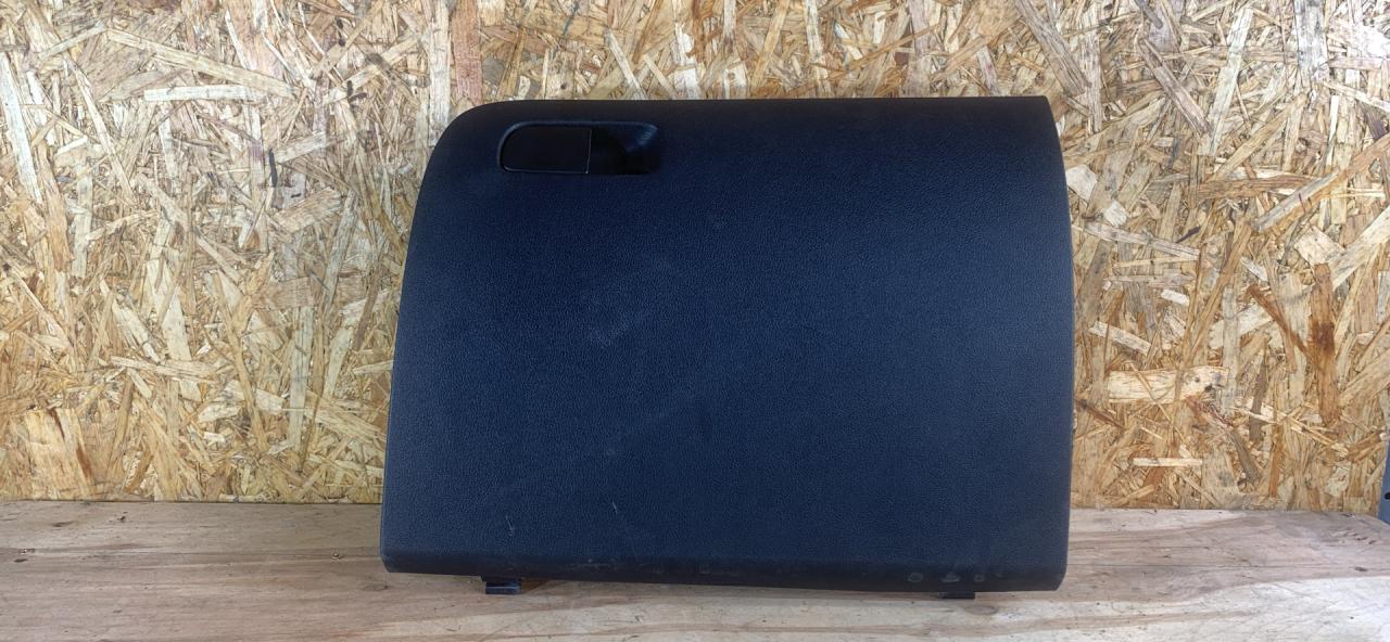 бардачок Skoda Octavia 3 поколение (A7) 2013, 1.8 л., бензин, МКПП, лифтбэк, 5E1857121A - фото №1