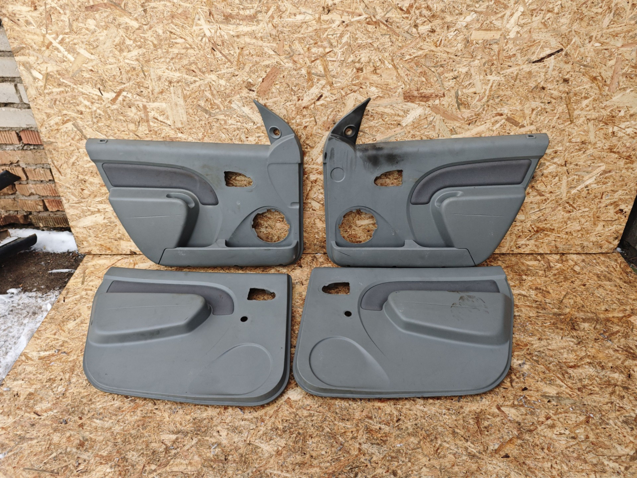 Обшивка двери (комплект) Renault Logan 1 поколение 2008, 1.6 л., бензин, МКПП, универсал - фото №1