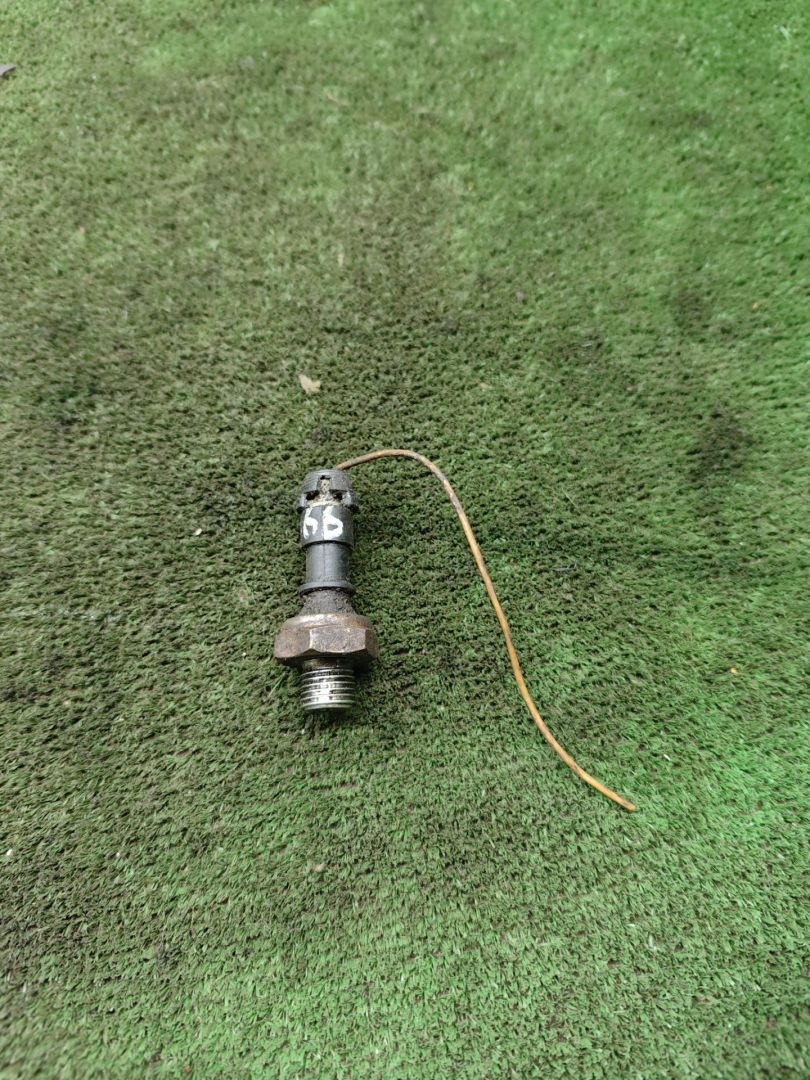 датчик давления масла Opel Sintra 1 поколение 1997, 2.2 л., X 22 XE, бензин, МКПП, минивэн - фото №1