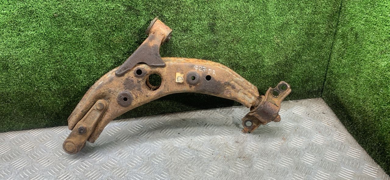 рычаг передний правый Mazda 323 5 поколение 1998, 1.5 л., бензин, МКПП, хетчбэк 3 дв. - фото №1