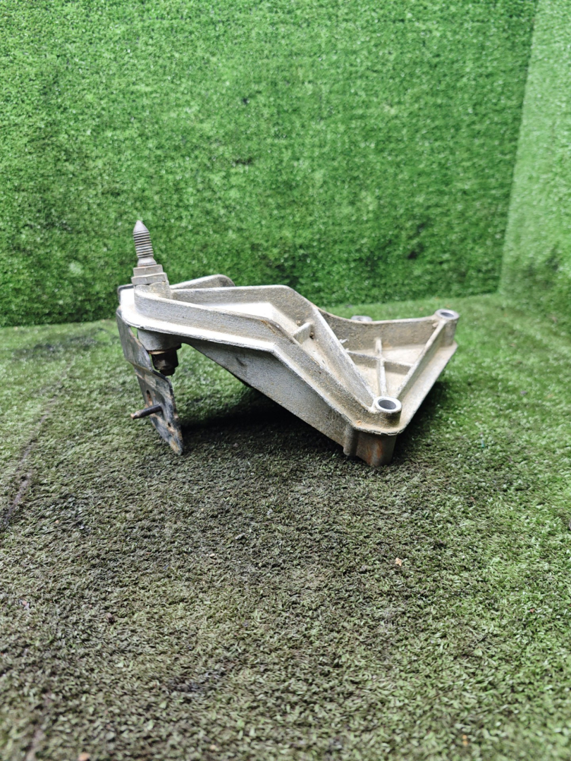 кронштейн КПП Renault Laguna 1 поколение 1998, 1.8 л., бензин, МКПП, хетчбэк 5 дв. - фото №1