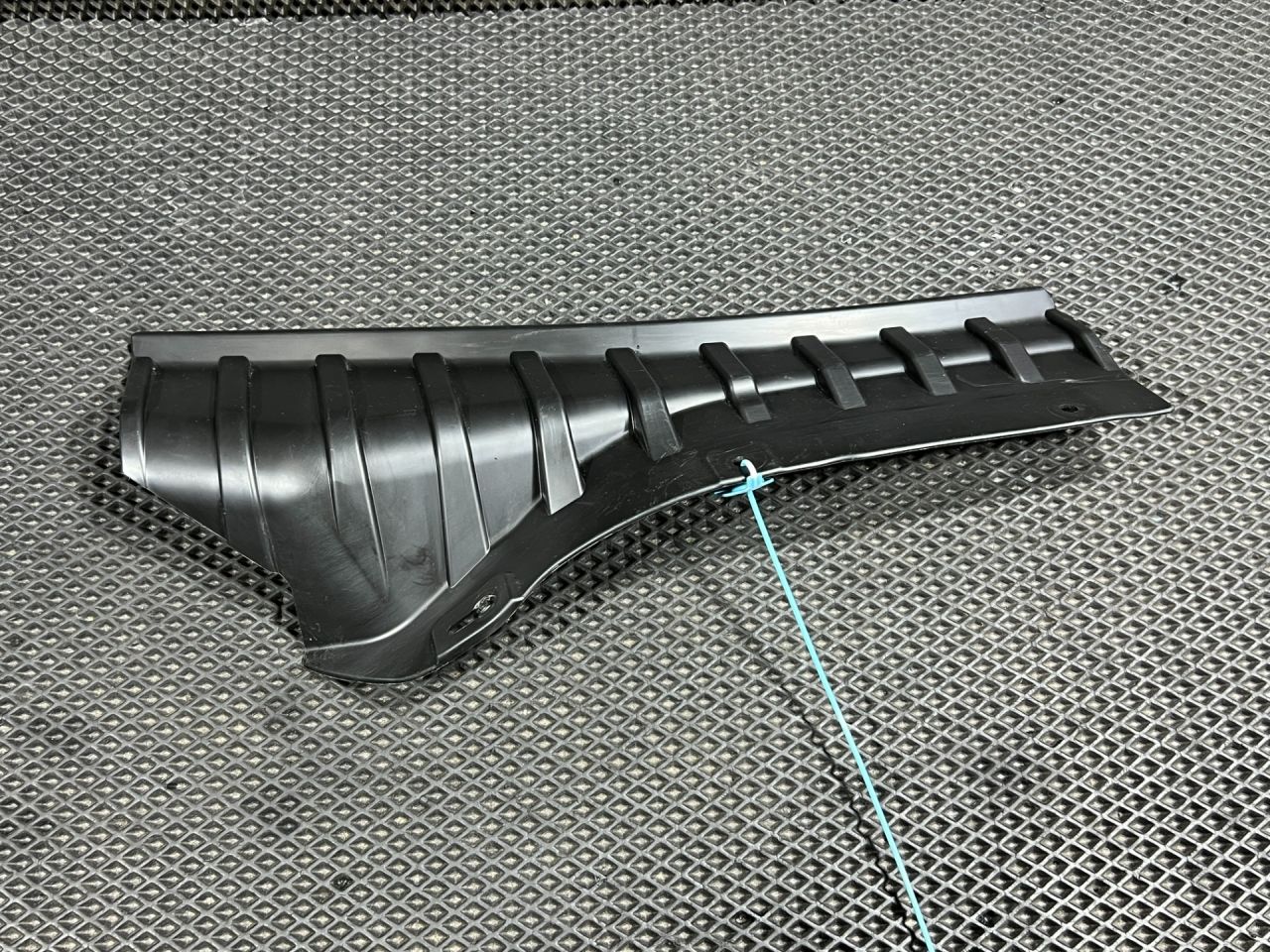 воздуховод (дефлектор) радиатора Buick Envista 1 поколение 2024, 1.2 л., бензин, АКПП, внедорожник 5 дв., 42734486 - фото №1