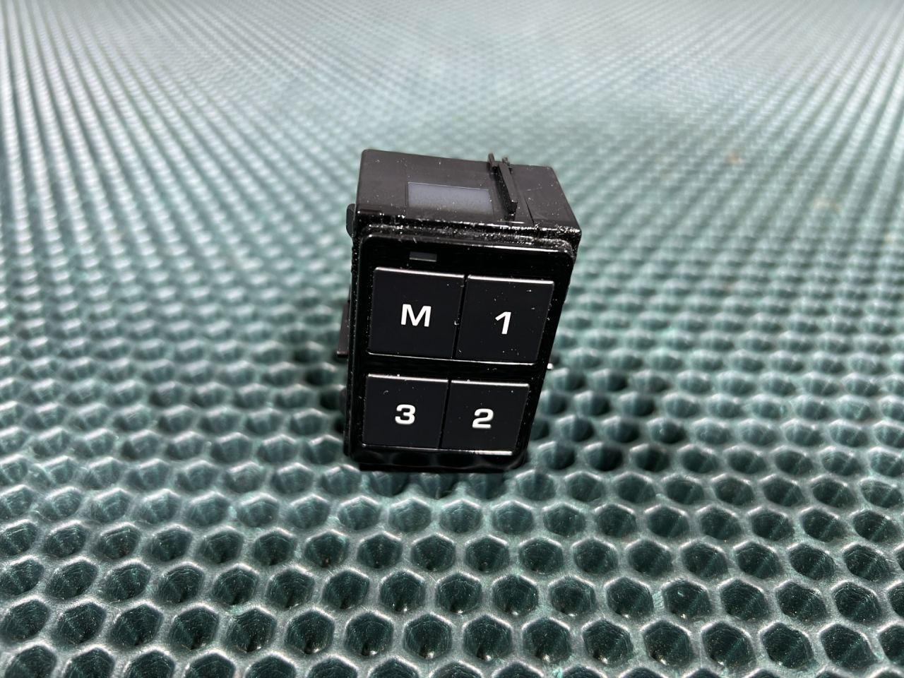 блок управления сиденьем Jaguar XE 1 поколение X760 2017, 3.0 л., AJ 126, бензин, АКПП, седан, GX7314776CC, T2H3542 - фото №1