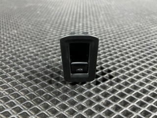 кнопка стеклоподъемника двери задней правой Volkswagen Tiguan 2 поколение [рестайлинг] 2024, 2.0 л., DTEA, бензин, АКПП, внедорожник 5 дв., полный привод, 5NN867255A