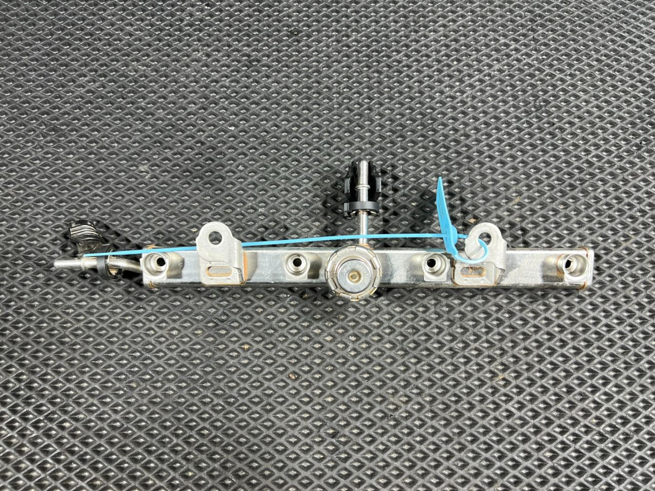 топливная рампа Kia Sorento 4 поколение 2023, 2.0 л., G4KA, бензин, АКПП, внедорожник 5 дв., передний привод, 353902S200 - фото №1