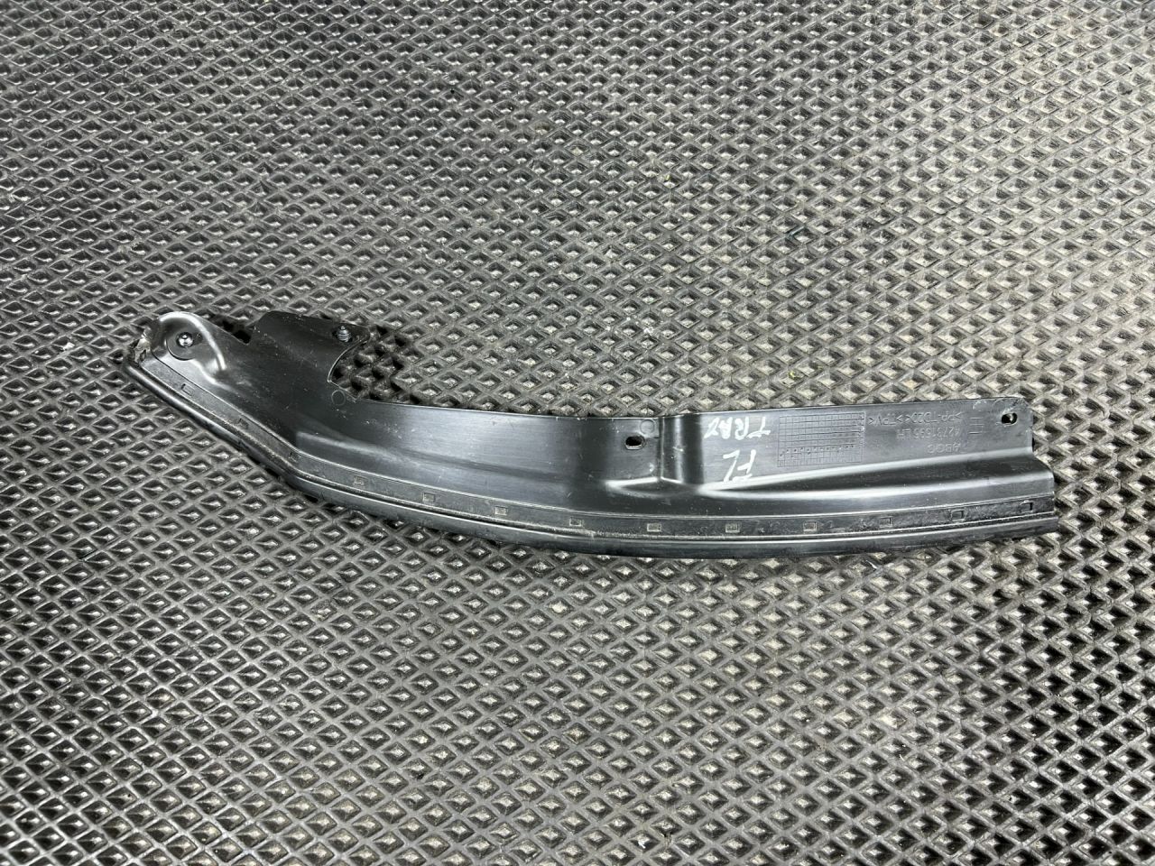 уплотнитель двери Chevrolet Trax 2 поколение 2024, 1.2 л., бензин, АКПП, внедорожник 5 дв., передний привод, 42731596 - фото №1