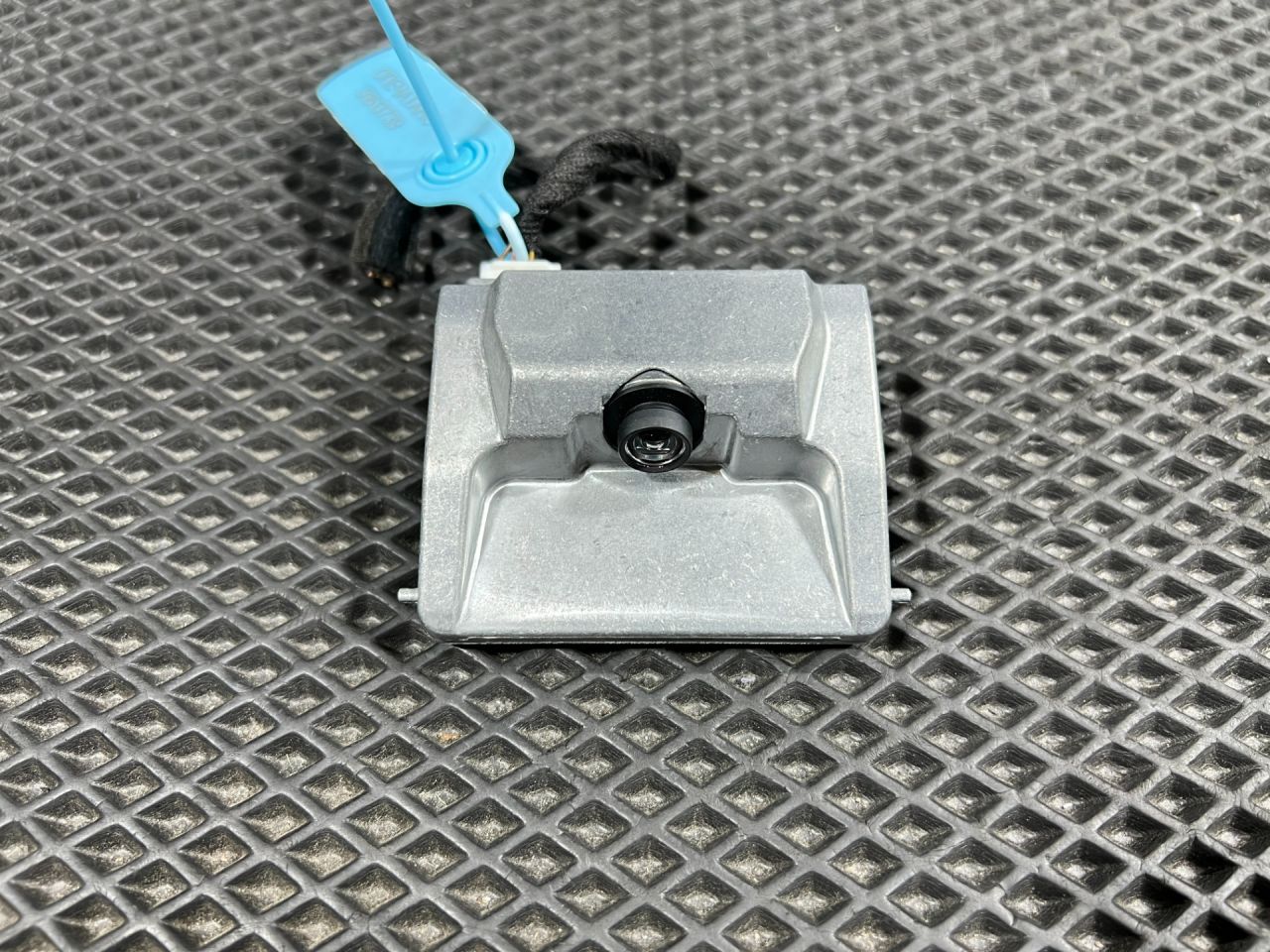 камера переднего обзора Kia Sorento 4 поколение 2023, 2.0 л., G4KA, бензин, АКПП, внедорожник 5 дв., передний привод, 99210-R5100 - фото №1