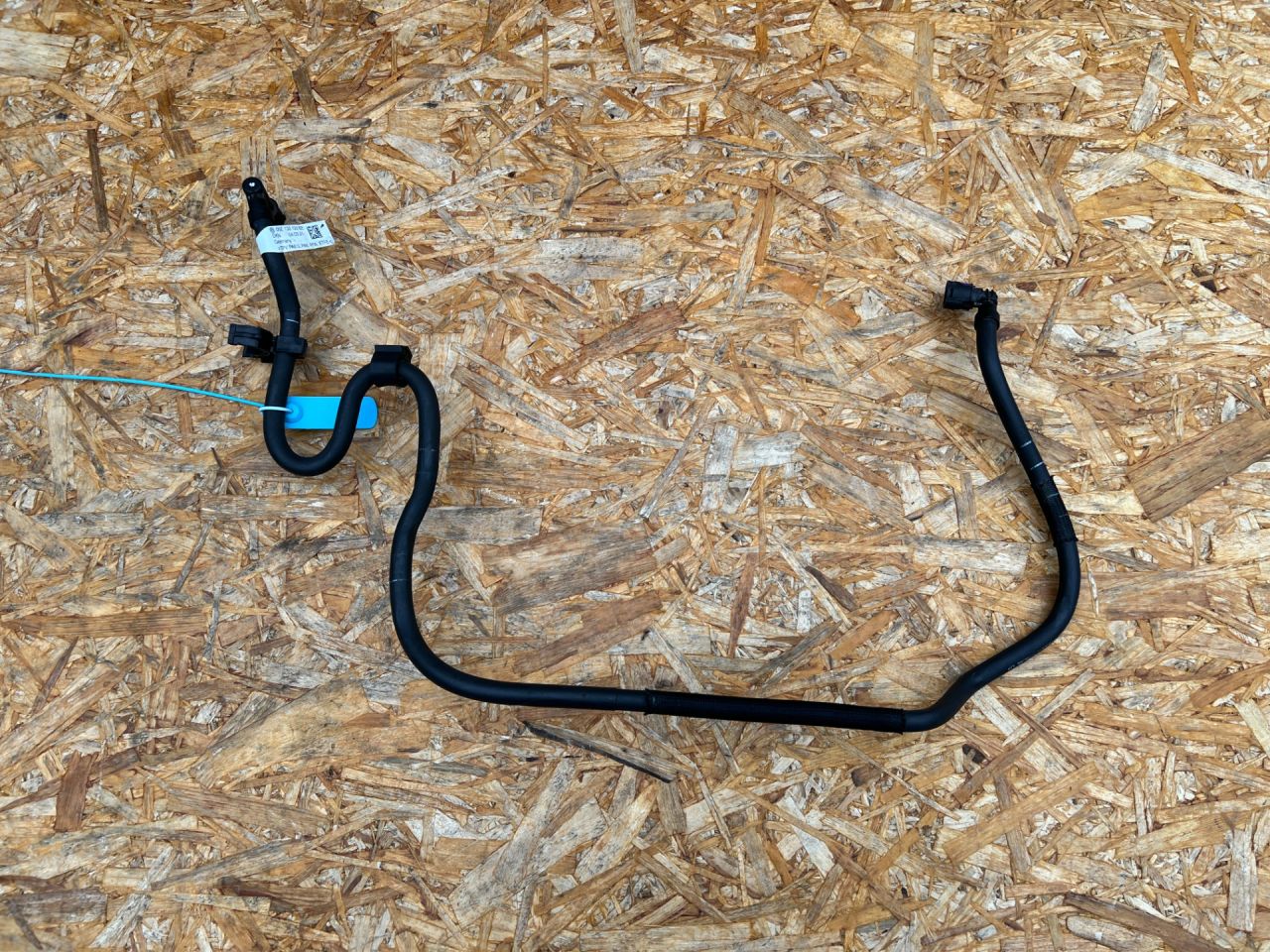 патрубок (трубопровод, шланг) Volkswagen Taos 1 поколение 2023, 1.5 л., DNKA, бензин, АКПП, внедорожник 5 дв., передний привод, 05E133723BE - фото №1