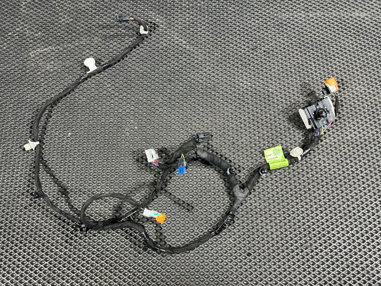 Проводка крышки багажника Chevrolet Trax 2 поколение 2024, 1.2 л., LIH, бензин, АКПП, внедорожник 5 дв., передний привод, 42892240 - фото №1