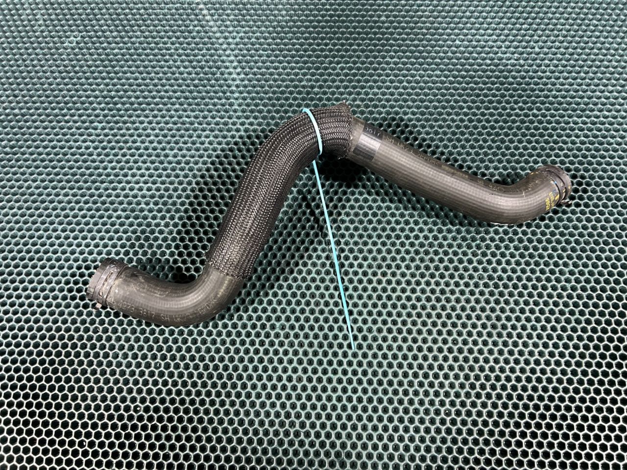 патрубок (трубопровод, шланг) Chevrolet Trax 2 поколение 2023, 1.2 л., бензин, АКПП, внедорожник 5 дв., 42733817 - фото №1