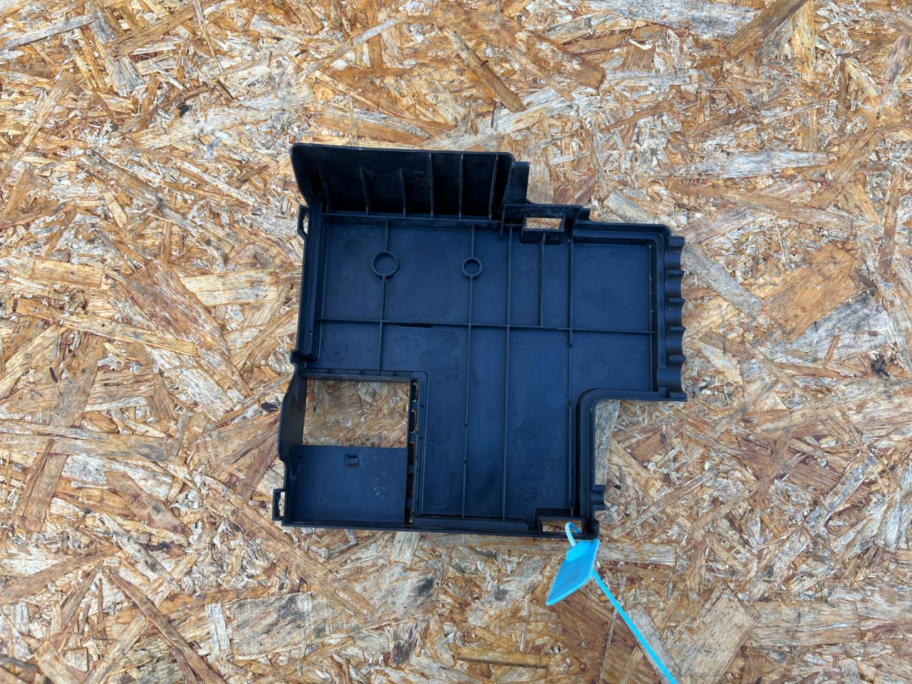 блок предохранителей Chevrolet Trax 2 поколение 2024, 1.2 л., бензин, АКПП, внедорожник 5 дв., передний привод, 42806403, 42871457 - фото №1