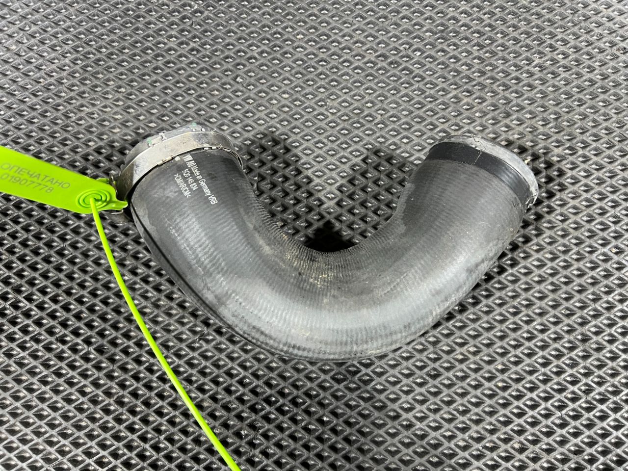 патрубок интеркулера Volkswagen Golf Alltrack 7 поколение 2017, 1.8 л., бензин, АКПП, 5Q0145834 - фото №1