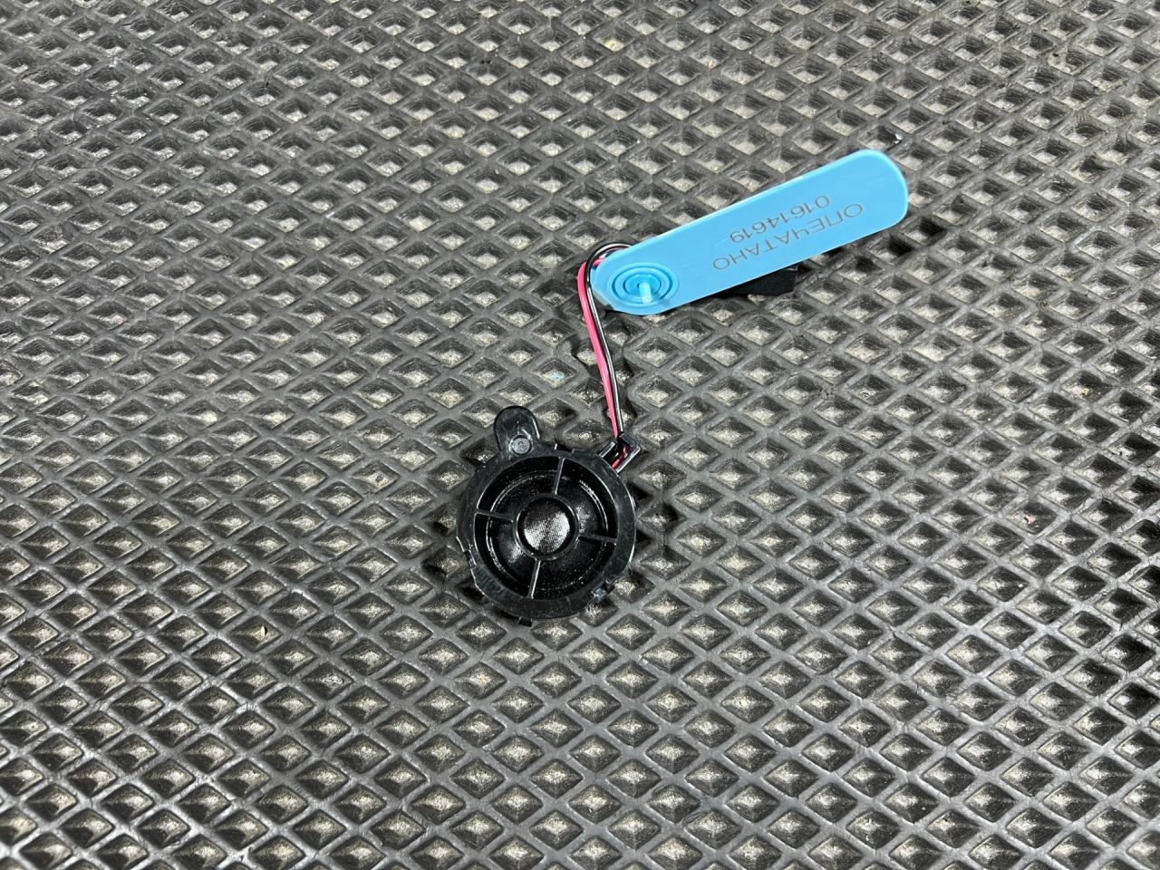 динамик Chevrolet Trax 2 поколение 2024, 1.2 л., бензин, АКПП, внедорожник 5 дв., передний привод, 42902245 - фото №1