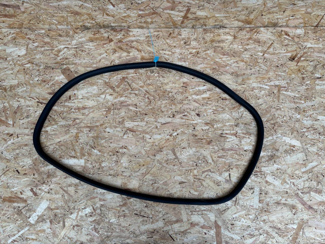 уплотнитель двери Ford Bronco Sport 1 поколение 2021, 1.5 л., бензин, АКПП, внедорожник 5 дв., M1PZ78253A10-A - фото №1