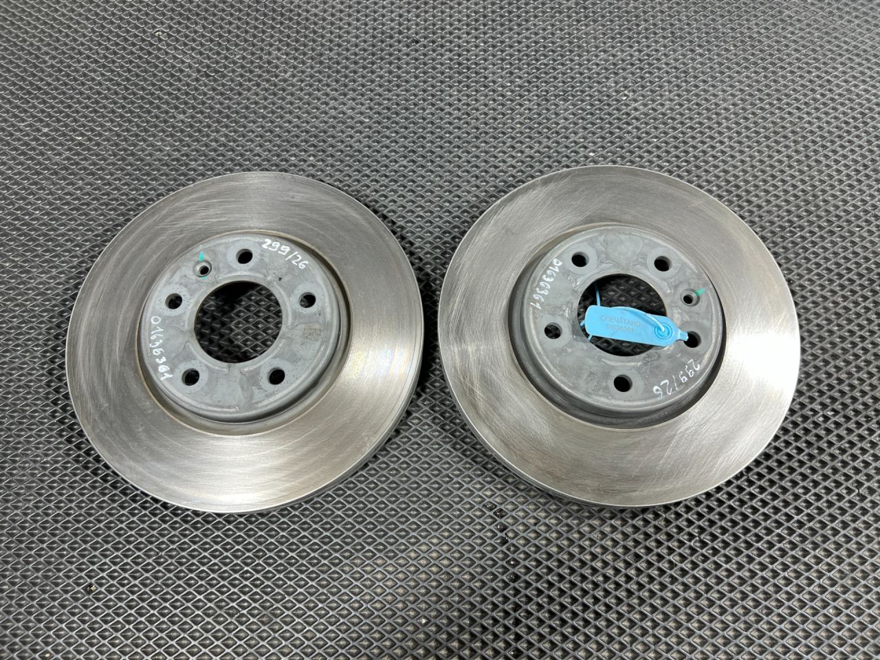 диски тормозные (комплект) Buick Envista 1 поколение 2024, 1.2 л., бензин, АКПП, внедорожник 5 дв., 13517843, 13515289, 13583708 - фото №1