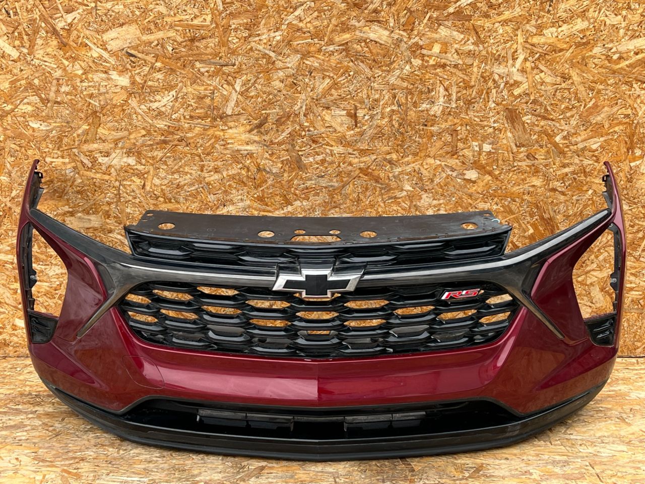 бампер передний Chevrolet Trax 2 поколение 2023, 1.2 л., бензин, АКПП, внедорожник 5 дв., 42762133, 42867486, 42769274, 42887633, 42863285, 42887630 - фото №1