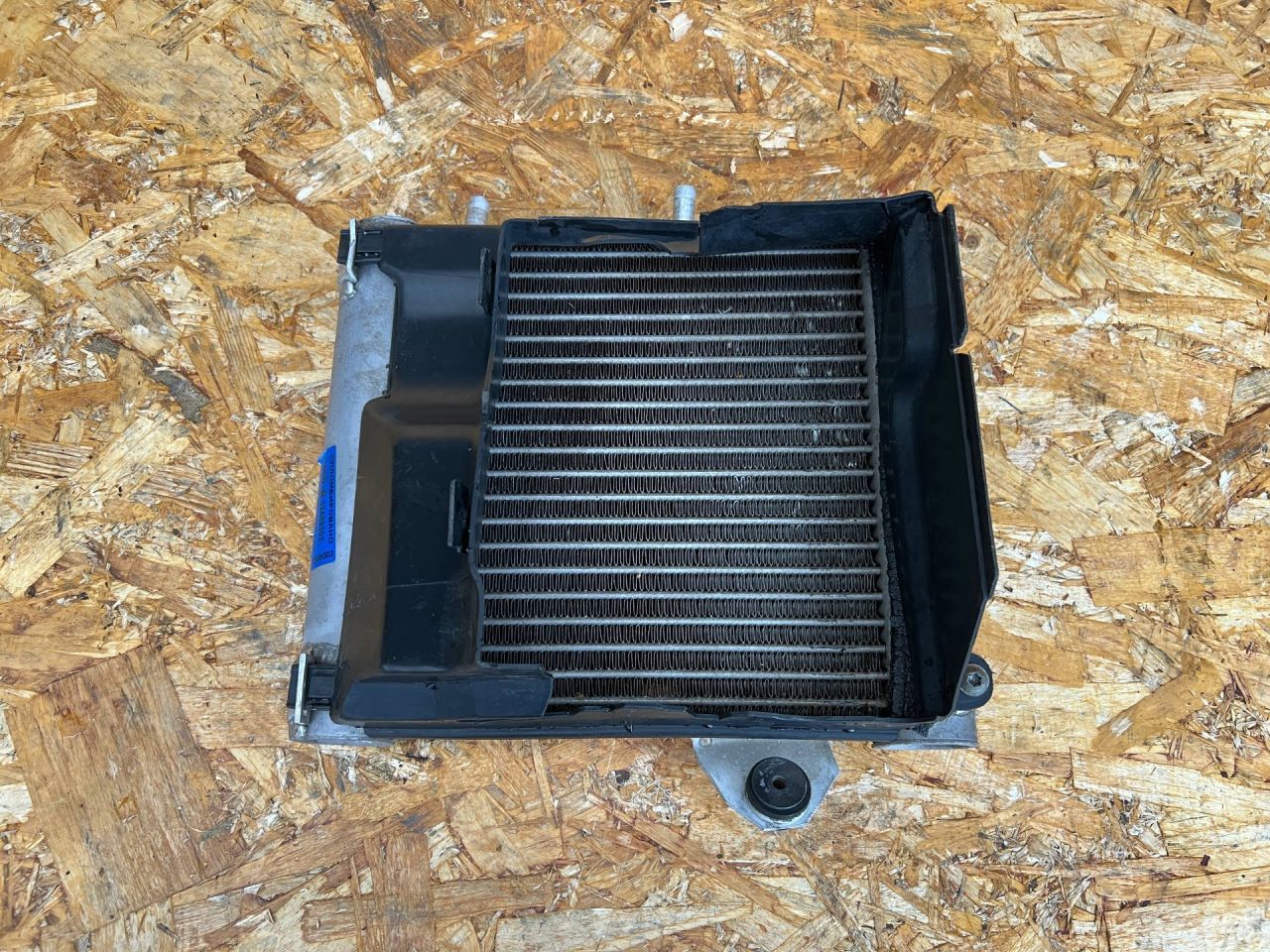 радиатор масляный Audi S8 D4 2013, 4.0 л., CGTA, бензин, АКПП, седан, 4H0117015C - фото №1