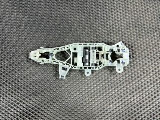 скелет ручки двери передней левой Chevrolet Trax 2 поколение 2024, 1.2 л., бензин, АКПП, внедорожник 5 дв., передний привод, 42803027