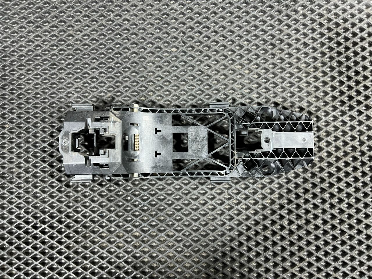 скелет ручки двери задней правой Volkswagen Taos 1 поколение 2023, 1.5 л., DNKA, бензин, АКПП, внедорожник 5 дв., передний привод, 5N0837885H, 5N0839885H - фото №1