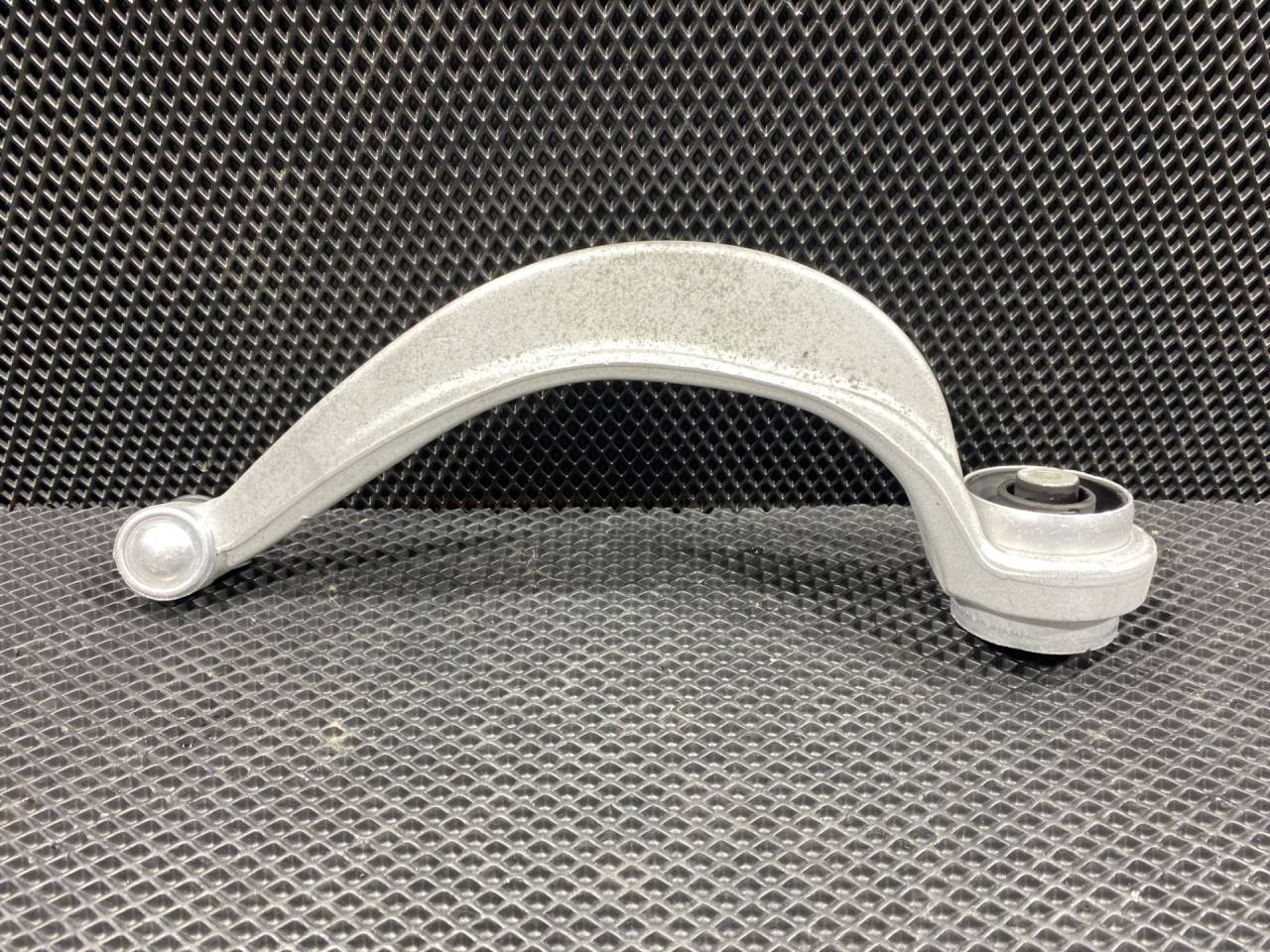 рычаг передний левый Audi A8 D4/4H 2012, 4.2 л., CDRA, бензин, АКПП, седан, 4H0407693F - фото №1