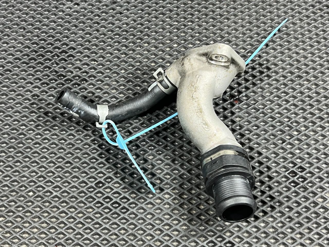 трубка охлаждающей жидкости Kia K5 3 поколение 2022, 1.6 л., G4FP, бензин, АКПП, седан, 256312M800, 254632M800 - фото №1