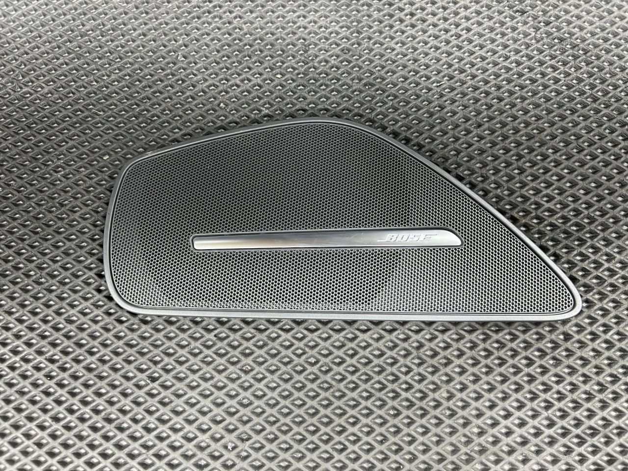 сетка на динамик двери задней правой Audi S8 D4 2013, 4.0 л., CGTA, бензин, АКПП, седан, 4H0868152A - фото №1