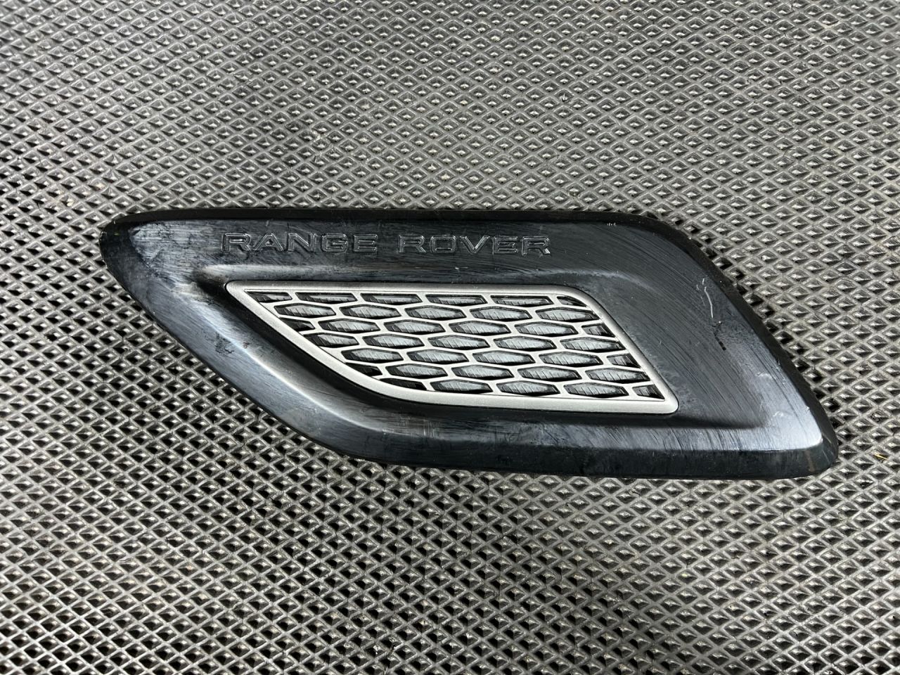 дефлектор капота Land Rover Range Rover Sport 2 поколение L494 2017, 3.0 л., 306DT, дизель, АКПП, DK6216C629AD, LR052981, LR044145, DK6216C629BD - фото №1