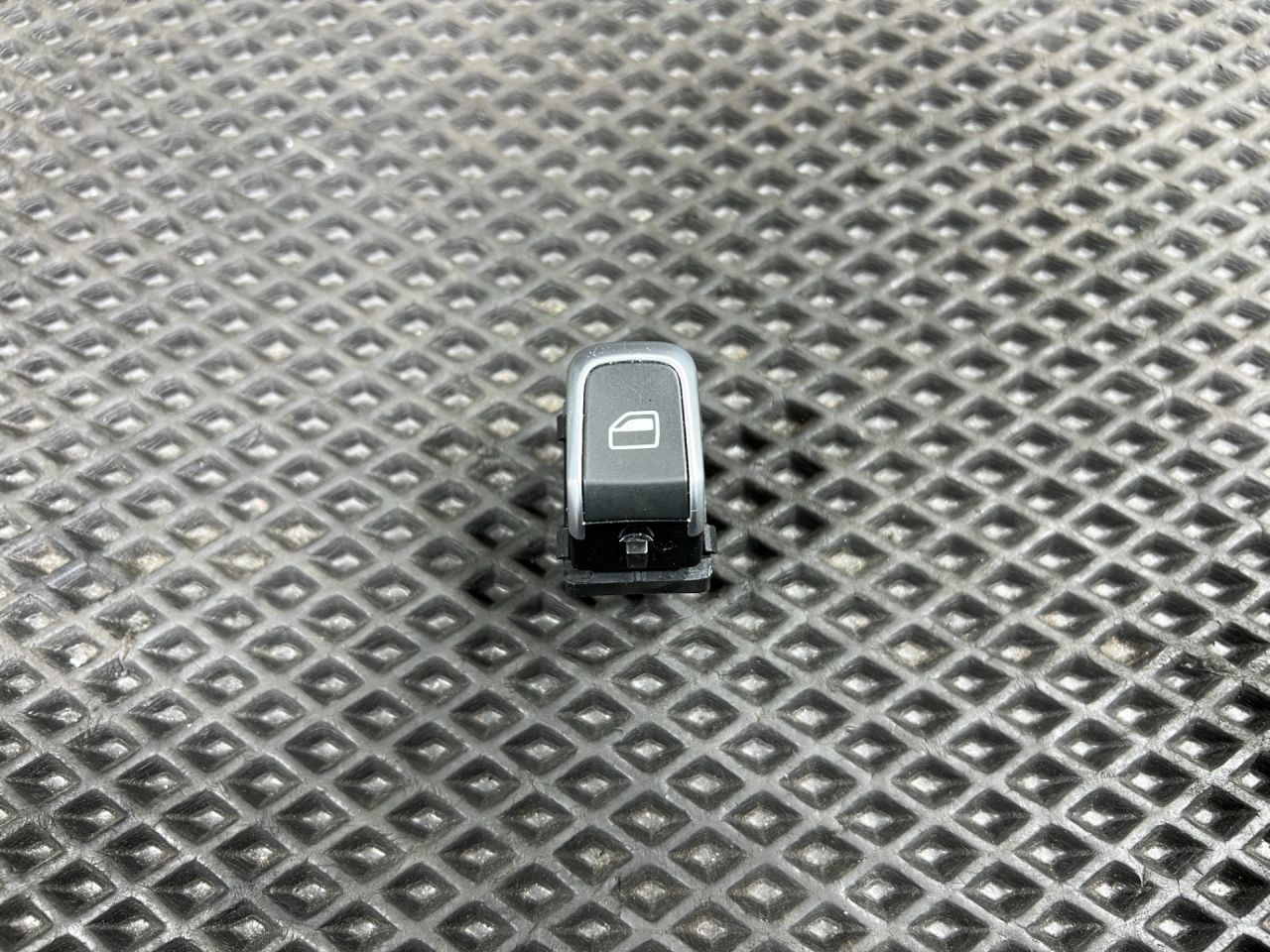 кнопка стеклоподъемника двери Audi S8 D4 2013, 4.0 л., CGTA, бензин, АКПП, седан, 4H0959855A - фото №1