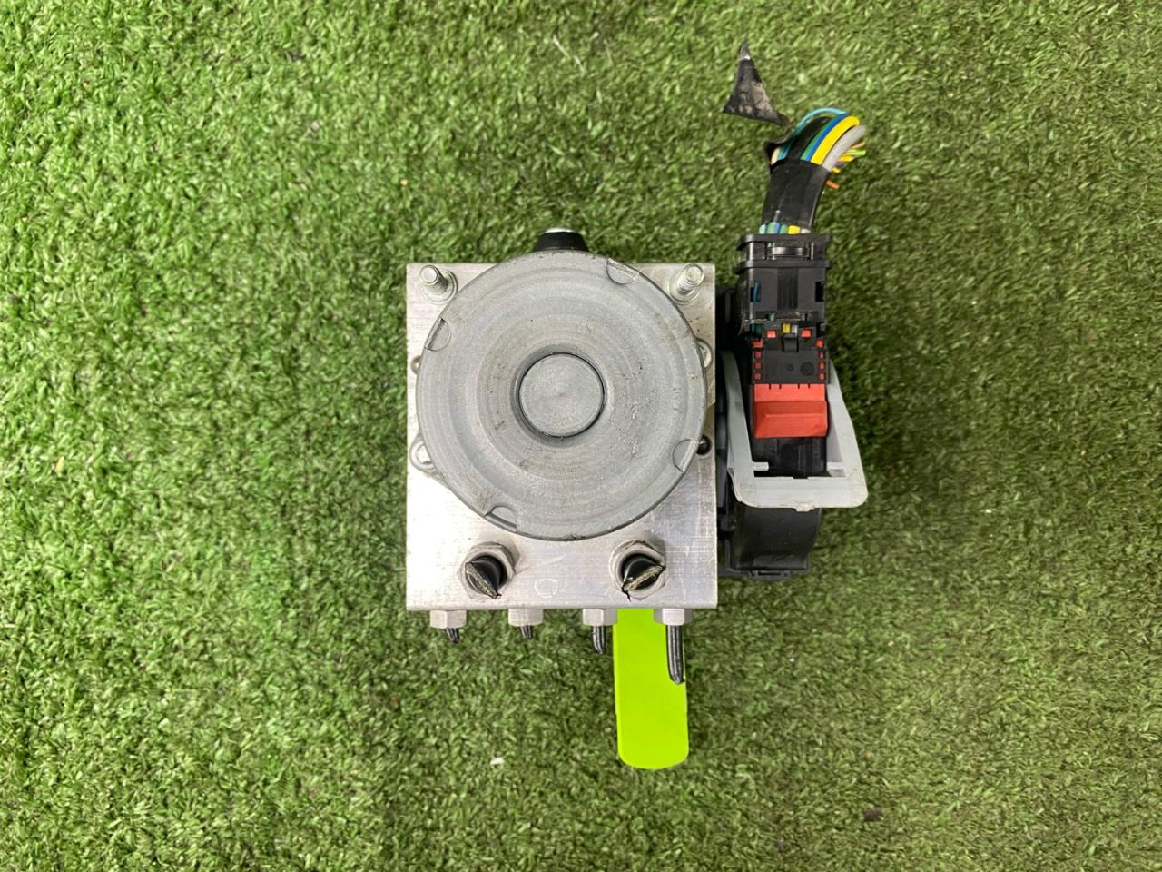 блок ABS Jaguar F-Pace 1 поколение 2017, 3.0 л., 306PS, бензин, АКПП, внедорожник 5 дв., 2265106539, T2H38801, T2H10331, T2H37243, T2H21228, HK8314F447CF, 0265956524, T2H19908, T2H7177 - фото №1