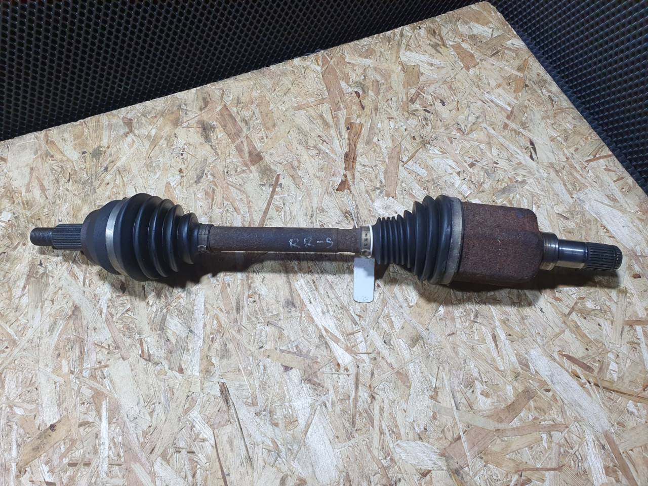 полуось передняя левая (приводной вал, ШРУС) Land Rover Range Rover Sport 2 поколение 2017, 3.0 л., LR-V6, бензин, АКПП, внедорожник 5 дв., DPLA3N129AC, LR064634, LR041969 - фото №1