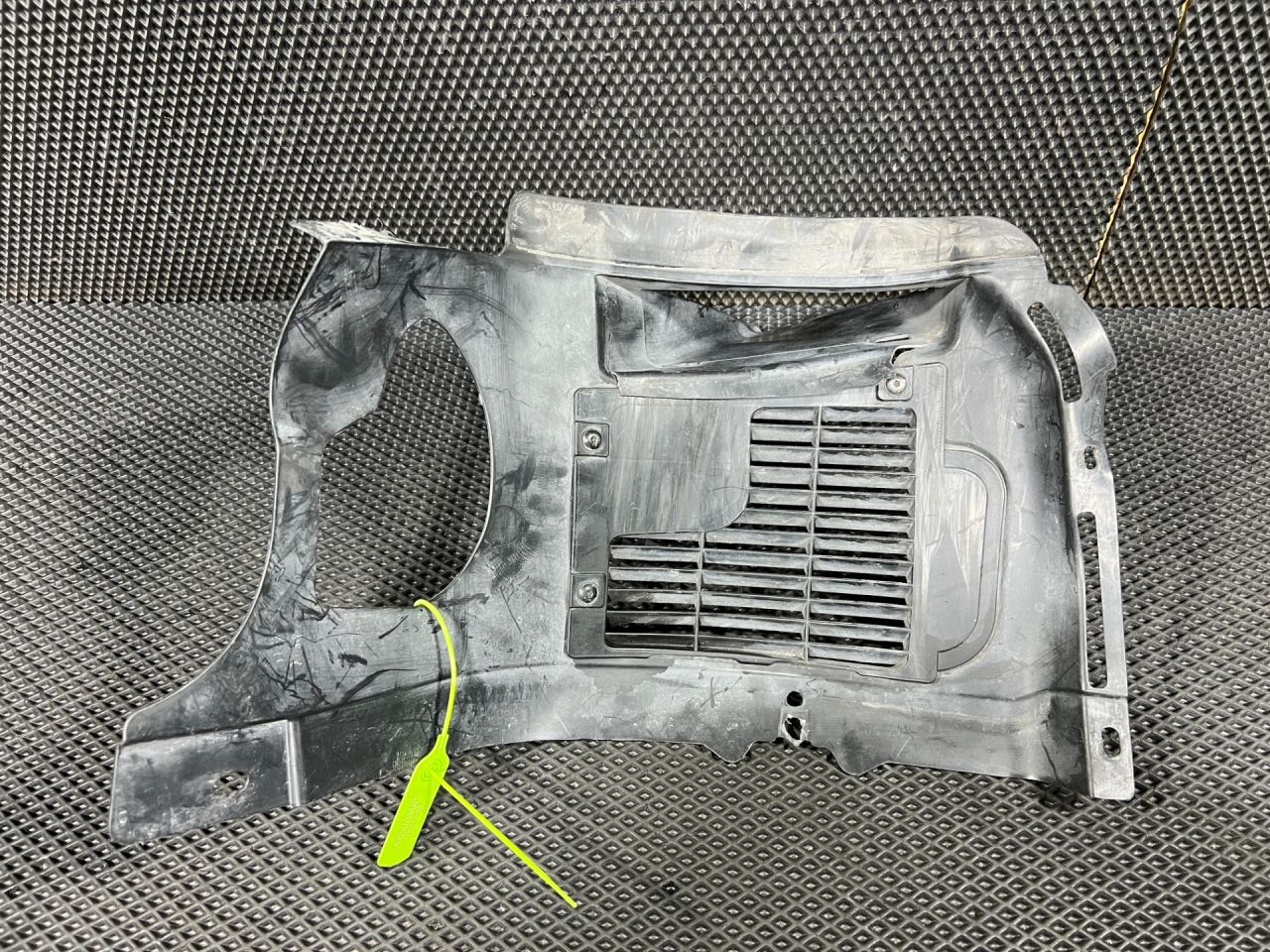 защита арок передняя левая (подкрылок) Volkswagen Golf Alltrack 7 поколение 2017, 1.8 л., бензин, АКПП, 5G0805911AL - фото №1