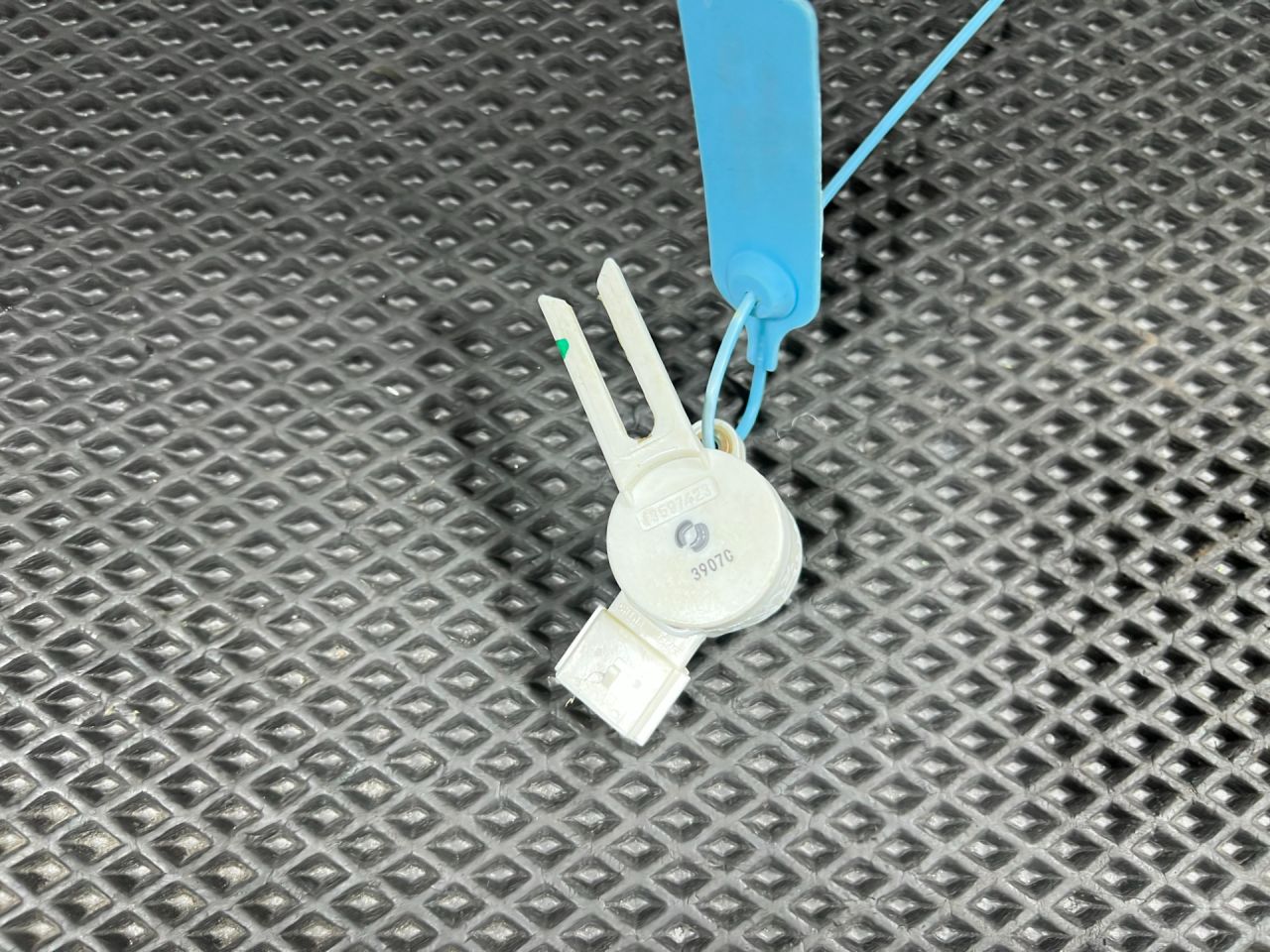 датчик (прочие) Chevrolet Trax 2 поколение 2023, 1.2 л., LIH, бензин, АКПП, внедорожник 5 дв., 13597423 - фото №1