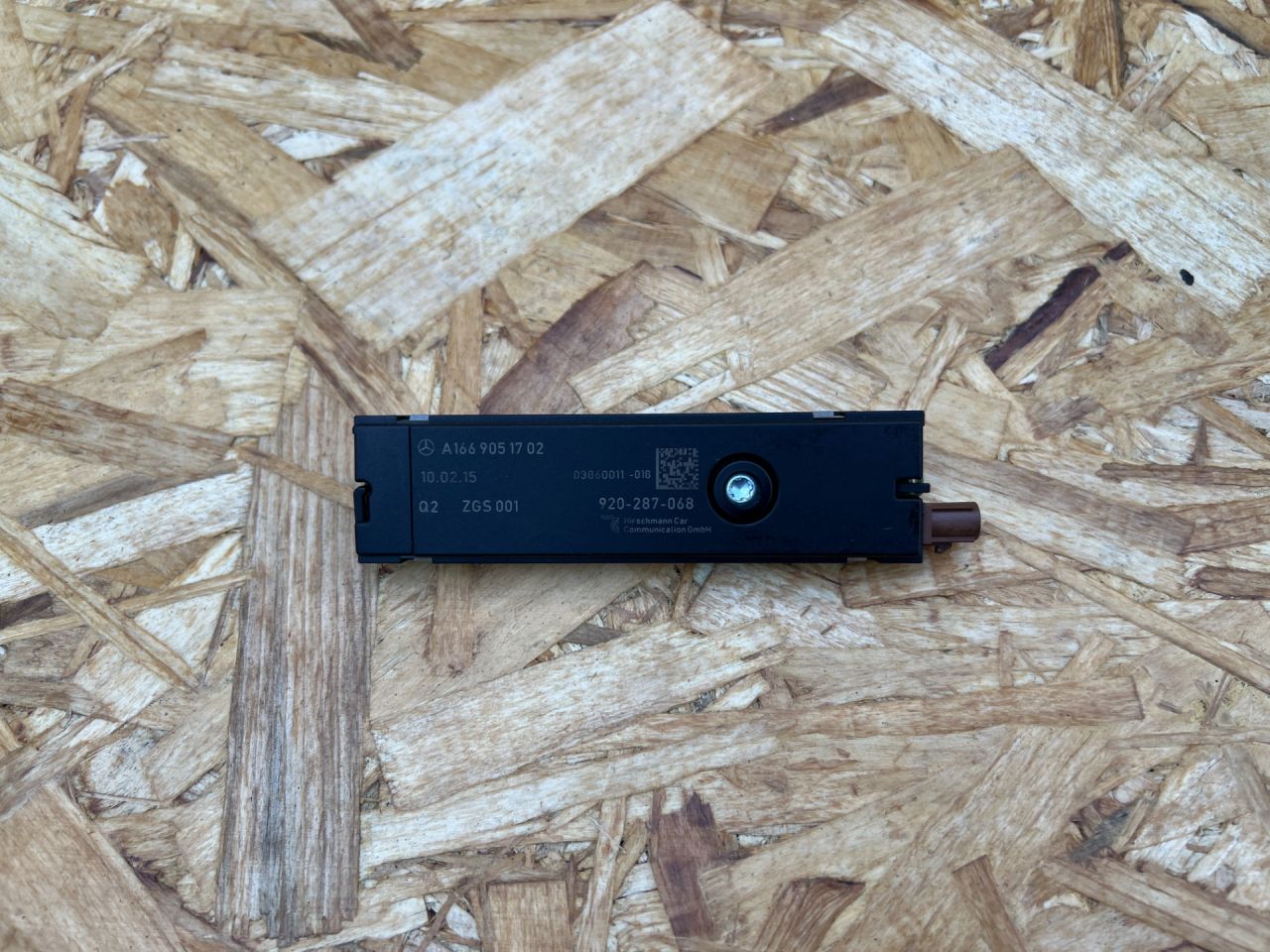 усилитель антенны Mercedes-Benz M-Класс W166 2014, 4.7 л., M 278.928, бензин, АКПП, внедорожник 5 дв., A1669051702, 1669051702 - фото №1